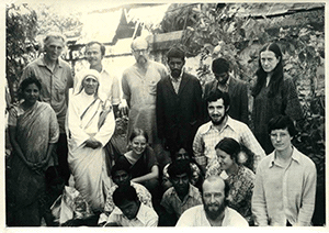 Jean Vanier with members of L’Arche and Mother Teresa